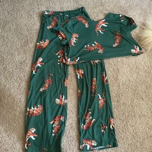 Never worn tiger print set